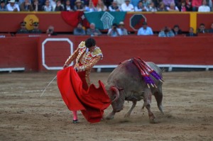 Derechazo y de pecho de Del Álamo al sexto