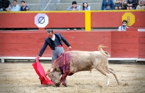 Claudio Ronge en un derechazo