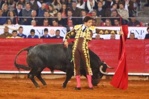 FOTO: EMILIO MÉNDEZ - CULTORO Andrés Roca Rey toreó muy bien, por encima de sus toros, ayer en la Plaza México, pero falló con los aceros y el triunfo se le escapó.