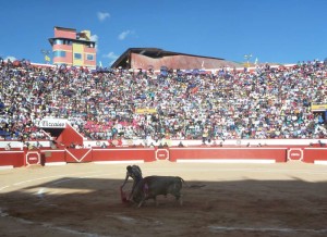 FOTO: PABLO JAVIER GÓMEZ DEBARBIERI Si Acho es el buque insignia del Perú taurino, Chota lo es entre las plazas de provincias; en la imagen, Juan Carlos Cubas en la feria chotana de 2017.