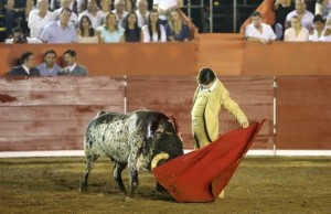 FOTO: WILLIAM CANALES Castella con la izquierda.