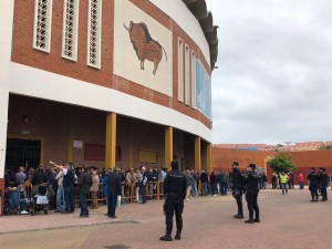 FOTO: LANCES DE FUTURO La totalidad del aforo fue copada por abonos para la feria, muchos de los cuales se revenderán,a precios astronómicos, antes de que se celebre, en junio. 