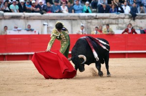 Templado derechazo al tercero.