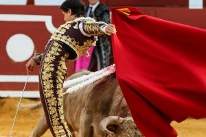 "¡Uyyy!" al unísono, tras el sorpresivo cambio por la espalda.