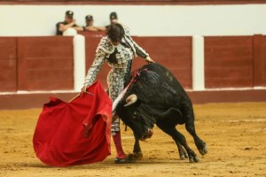 Derechazo de Andrés, ayer, domingo 24 de junio en León.