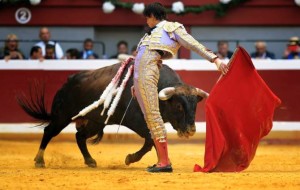 FOTO: ANDRÉ VIARD - CULTORO No hay plaza ni afición que se le resista a Andrés Roca Rey; es el que exige al resto y este año ha empezado a imponer condiciones.