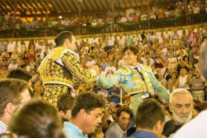 FOTO: TOROMEDIA - CULTORO Ponce y Roca Rey salieron en hombros, el sábado, en Málaga.