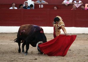 FOTO: CULTORO Galdós cuajó a sus dos toros y toreó al natural con buen gusto.