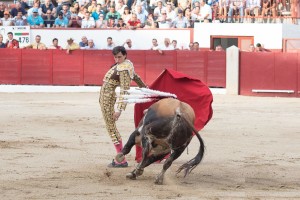 FOTO: LUIS SÁNCHEZ-OLMEDO Roca rey en un cambiado por la espalda en Colmenar Viejo