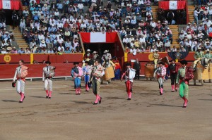 FOTOS: LINO CHIPANA Paseíllo de la primera corrida de feria en Acho