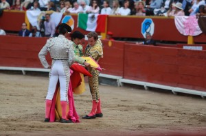 Improcedente. La huacha­fería de confirmar alternati­vas en Acho.