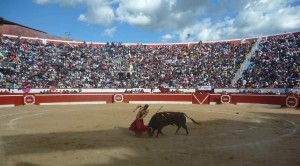 FOTO: PABLO JAVIER GÓMEZ DEBARBIERI Chota, plaza llena; así sucede en decenas de corridas en Cajamarca.