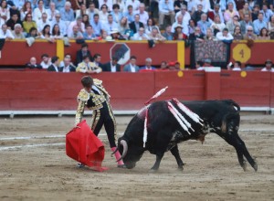 FOTO: LINO CHIPANA El Juli cuajó una gran faena en la última corrida, pero pinchó.