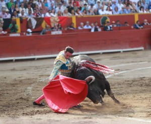 Ponce mostró su maestría ante dos toros deslucidos.