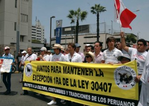 FOTO: VLADIMIR TERÁN / RAFAEL MORÁN Andrés Roca Rey, Joaquín Galdós, Alfonso de Lima y Juan Carlos Cubas encabezaban la marcha de los taurinos.