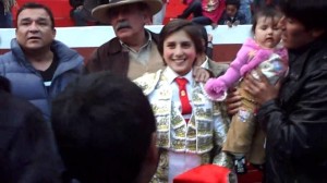 FOTO: CAPTURA DE PANTALLA Andrés Roca Rey, niño torero en Huamachuco, en 2010.