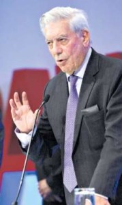 Rochi León / archivo El Comercio Mario Vargas Llosa: la abolición sería la desaparición de ese animal excepcional, el toro bravo.