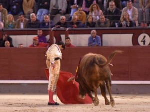 FOTO: LUIS SÁNCHEZ OLMEDO - CULTORO El peculiar toreo artístico y lento de Pablo Aguado en Madrid.