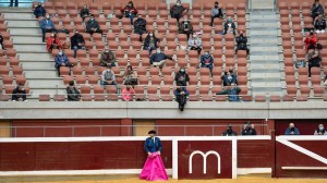 FOTO COPE Plaza de Logroño: el público en los tendidos con distanciamiento social.