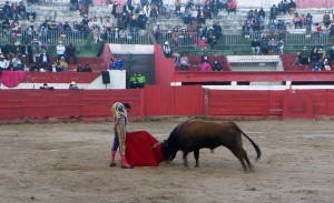 Joaquín Galdós toreando al natural en Sicaya FOTO: PABLO J. GÓMEZ DEBARBIERI