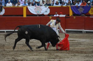 FOTO: JUAN PONCE VALENZUELA Ferrera toreó magnífcamente al natural al cuarto de la tarde