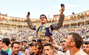 FOTO: PLAZA 1 Fernando Adrián en hombros; Las Ventas, 2023.