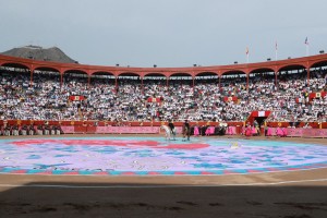 FOTO: LINO CHIPANA La Plaza de Acho decorada para una corrida goyesca.
