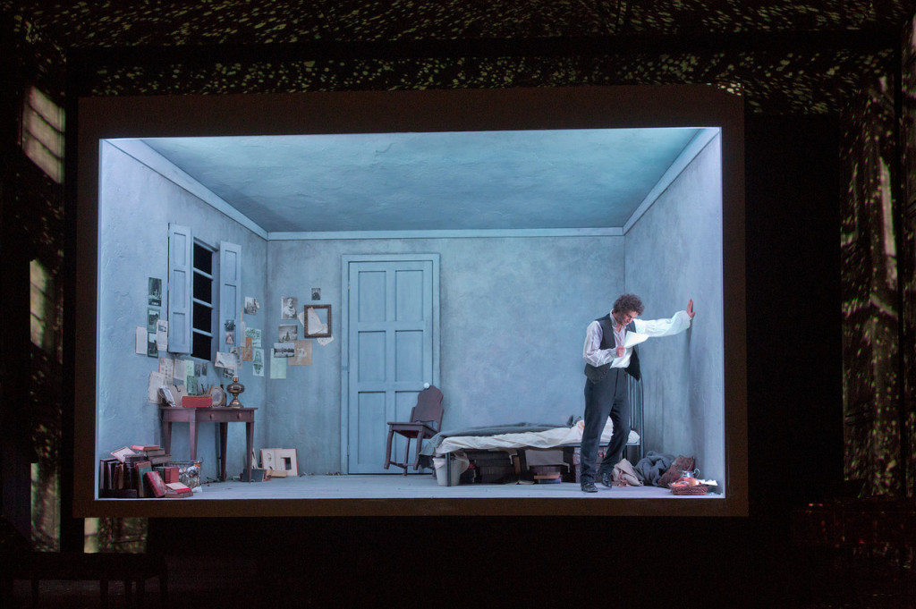 Después de la impecable producción que vimos ayer vía satélite en cines de "Werther" de Massenet desde The Metropolitan Opera, el Met decidió subir a su web la última escena de esta ópera